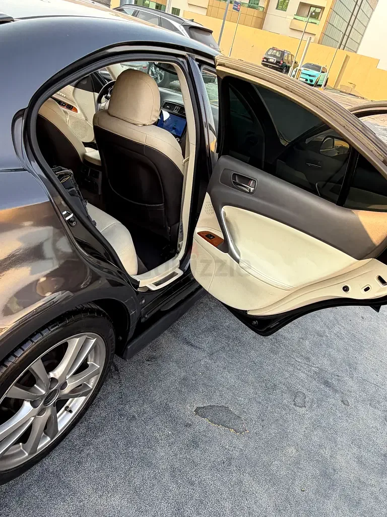 Lexus IS 2.5 AT (208 حصان) - 13