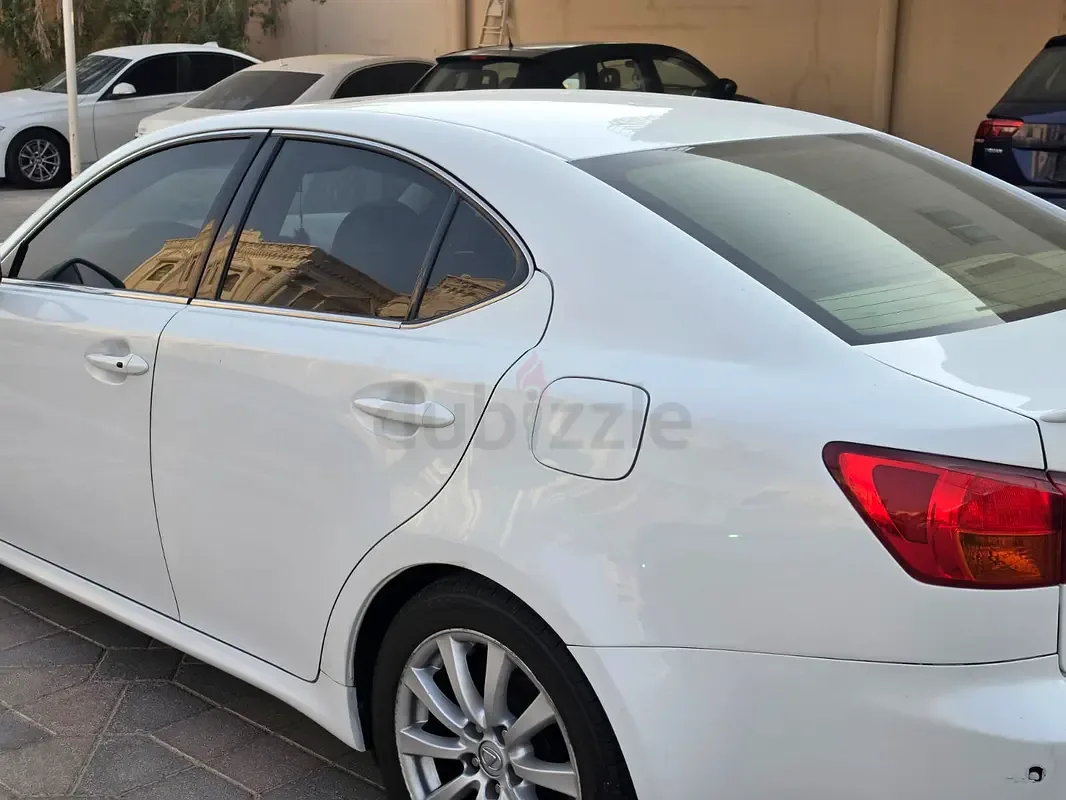 Lexus IS 2.5 AT (208 حصان) - 4