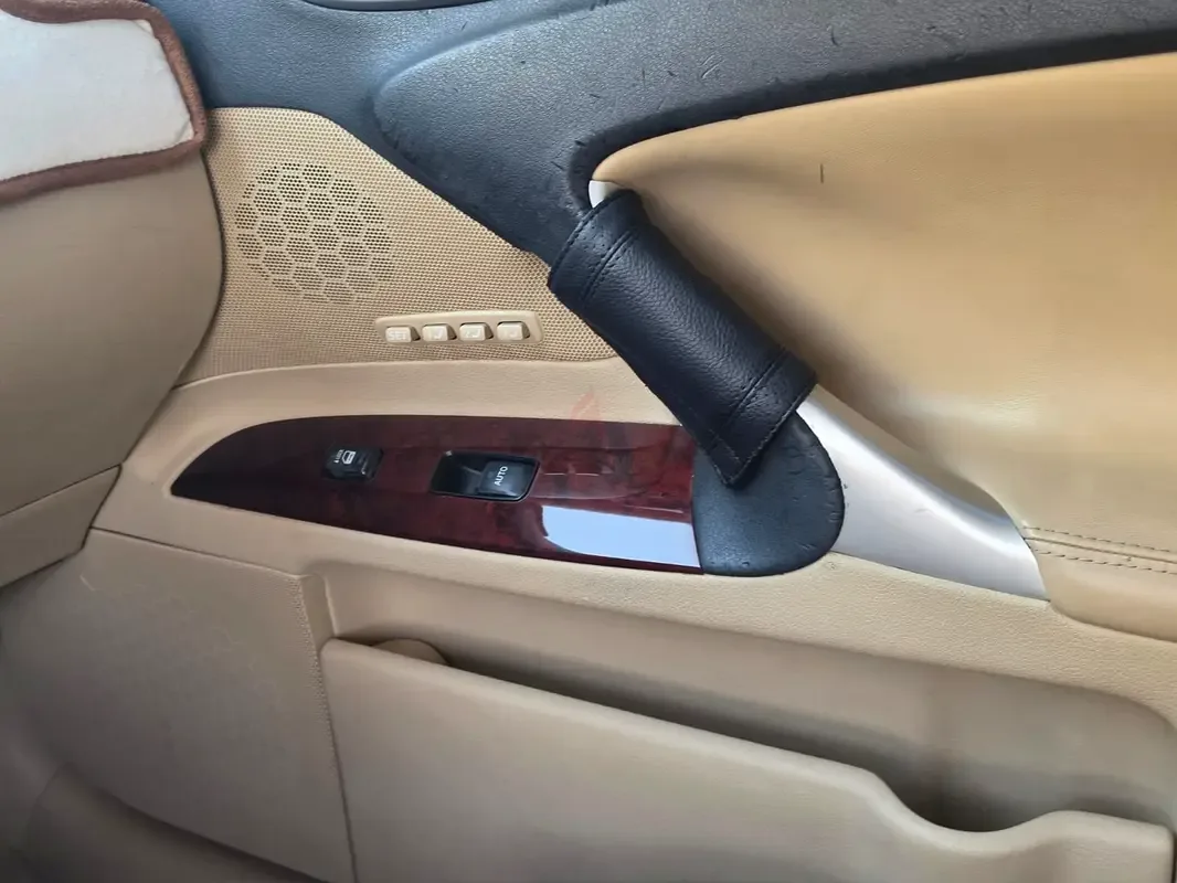Lexus IS 2.5 AT (208 حصان) - 8
