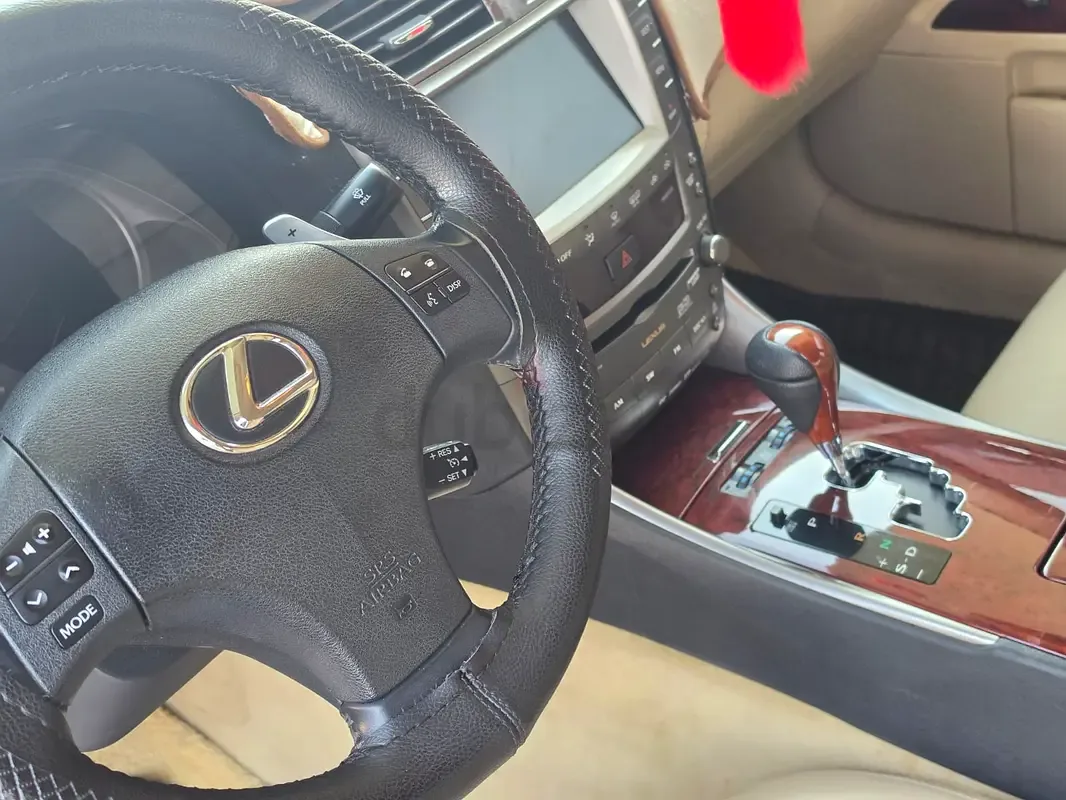 Lexus IS 2.5 AT (208 حصان) - 9