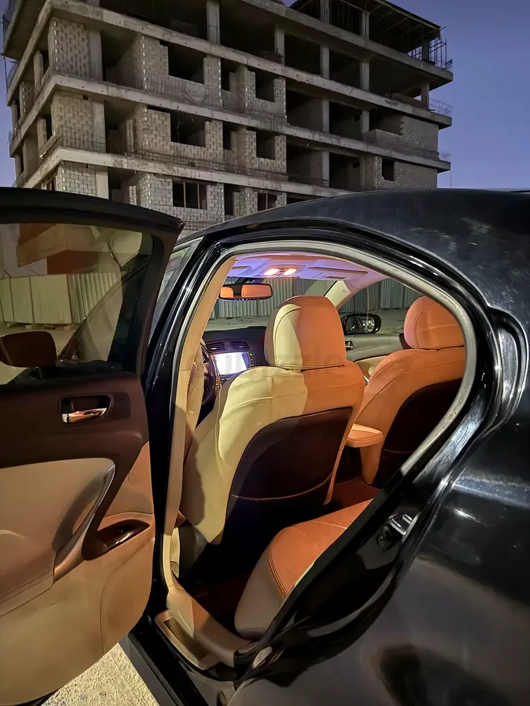 Lexus IS 250 AT (208 حصان) - 2