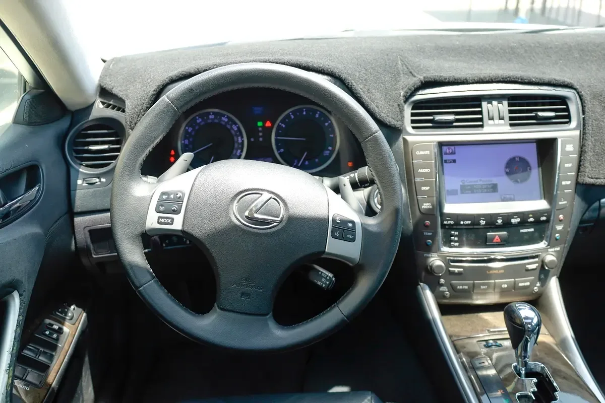 Lexus IS 250 AT (208 hp) - 15