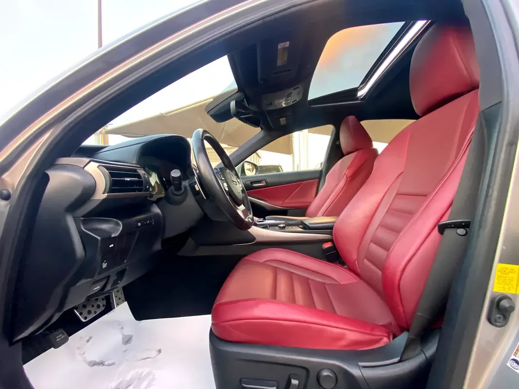 Lexus IS 300 AT (245 hp) - 13