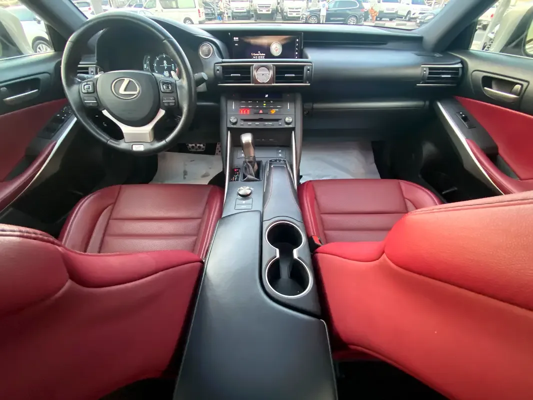 Lexus IS 300 AT (245 hp) - 10