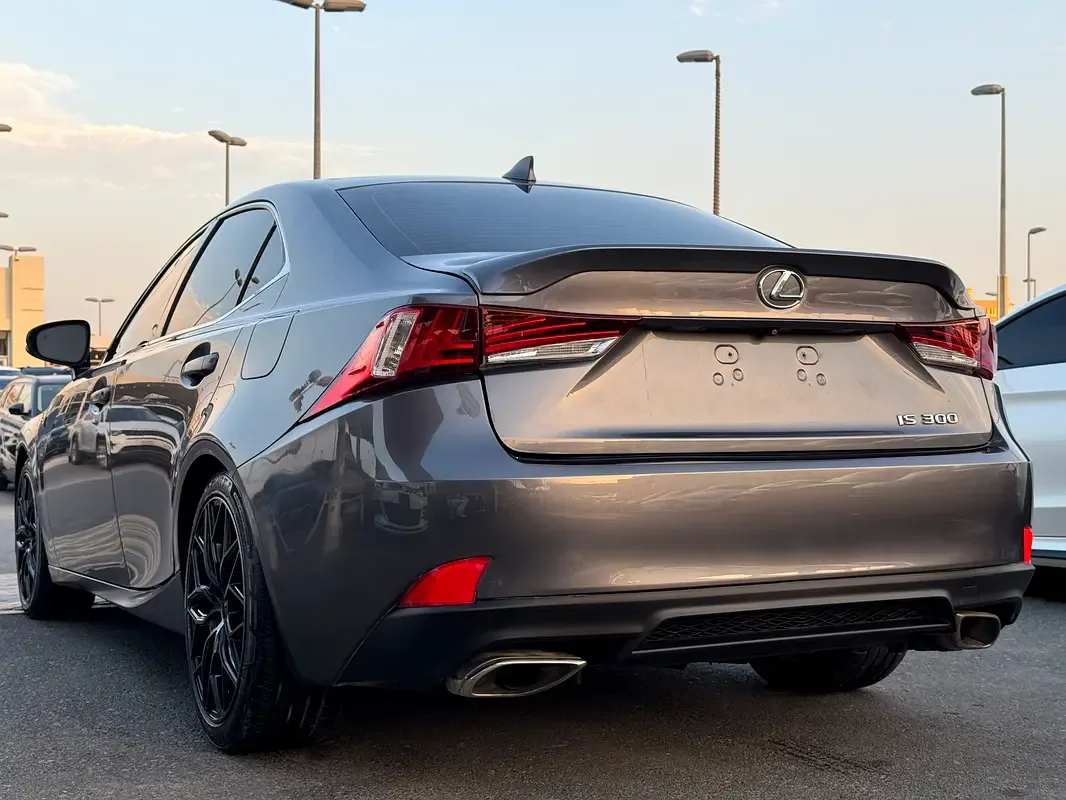 Lexus IS 300 AT (245 hp) - 8