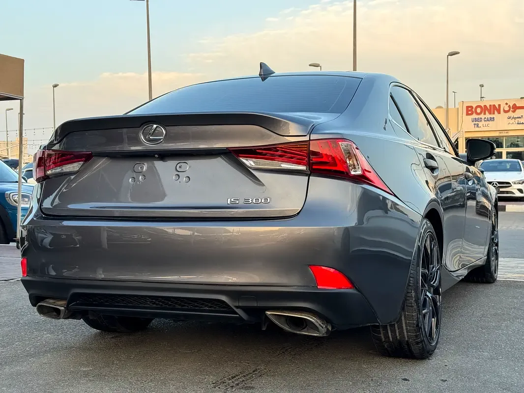 Lexus IS 300 AT (245 hp) - 10