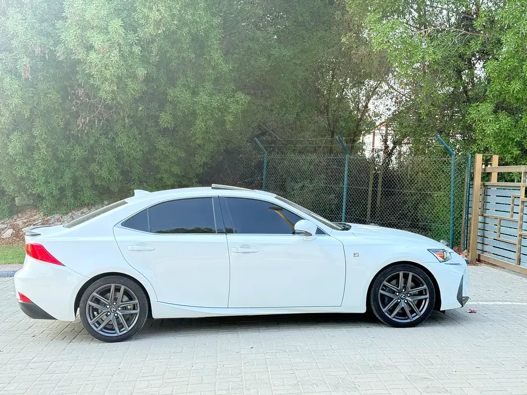 Lexus IS 300 AT (245 hp) - 8