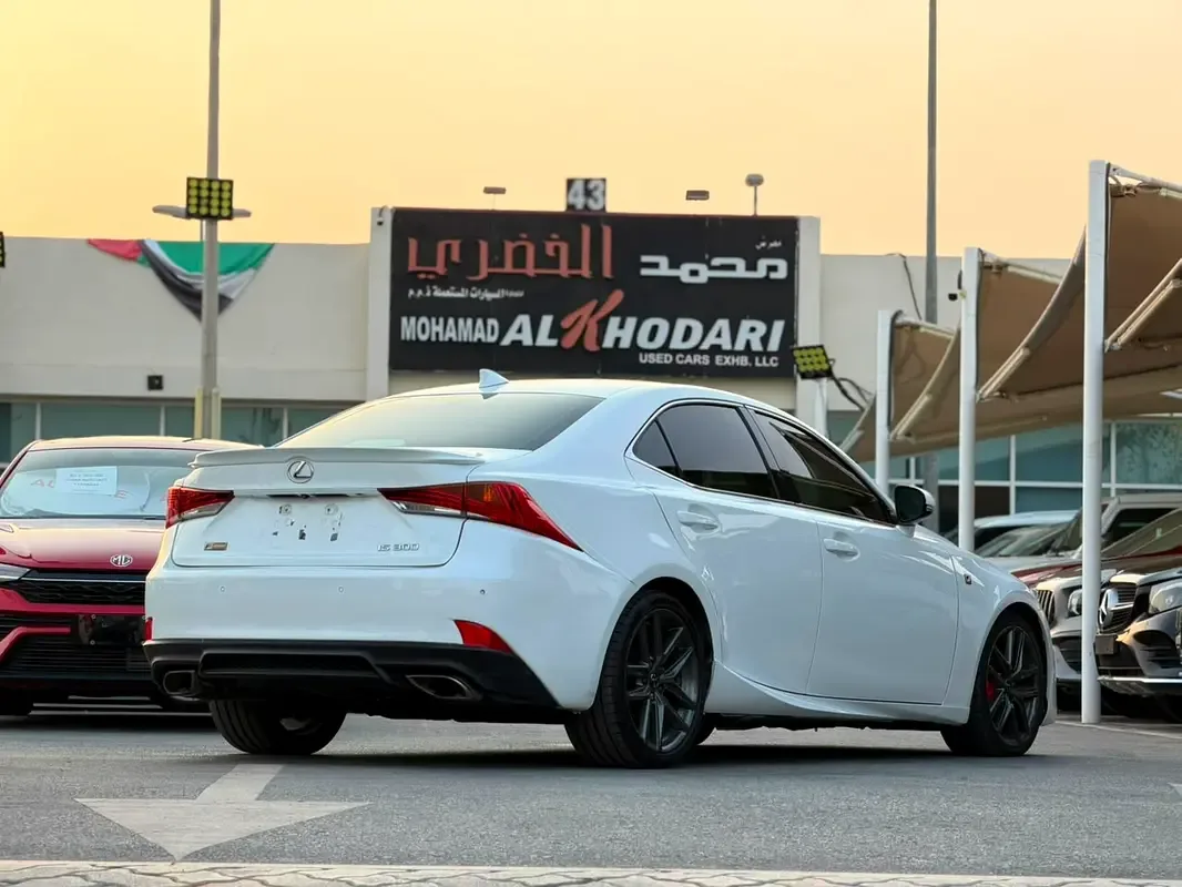 Lexus IS 300 AT (245 حصان) - 5