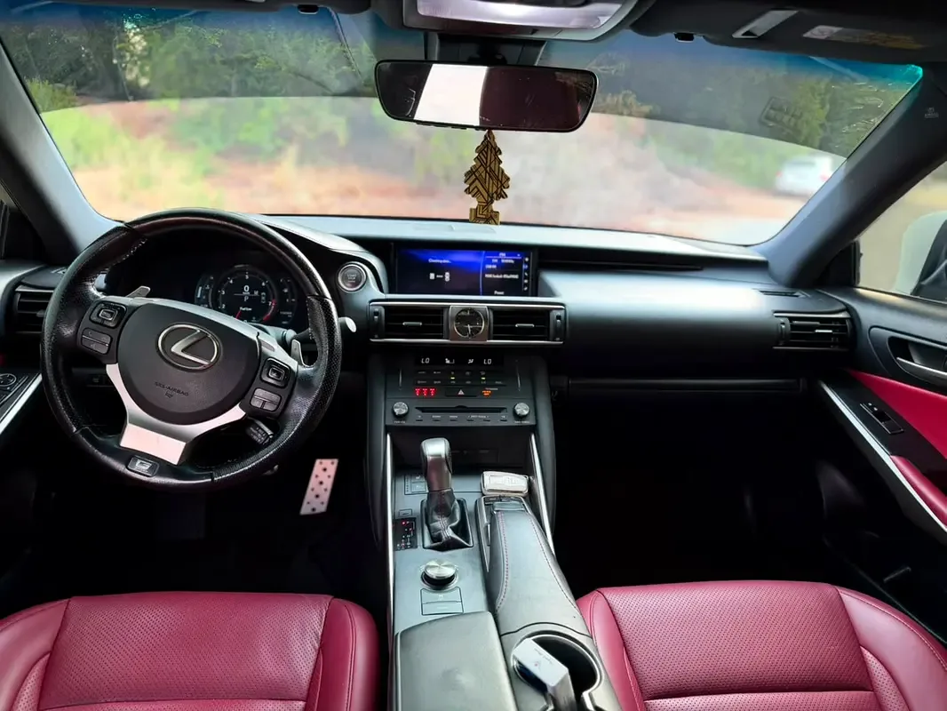 Lexus IS 300 AT (245 حصان) - 7
