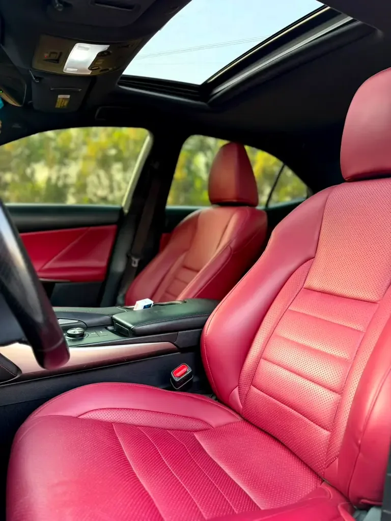 Lexus IS 300 AT (245 حصان) - 8