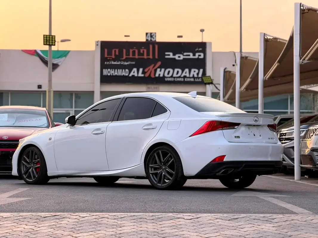 Lexus IS 300 AT (245 حصان) - 6