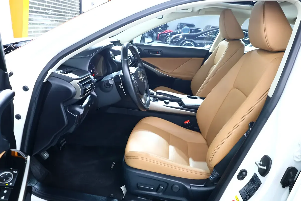 Lexus IS 300 AT (245 hp) - 8