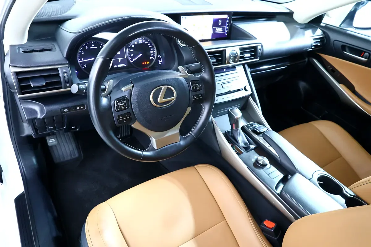 Lexus IS 300 AT (245 hp) - 10