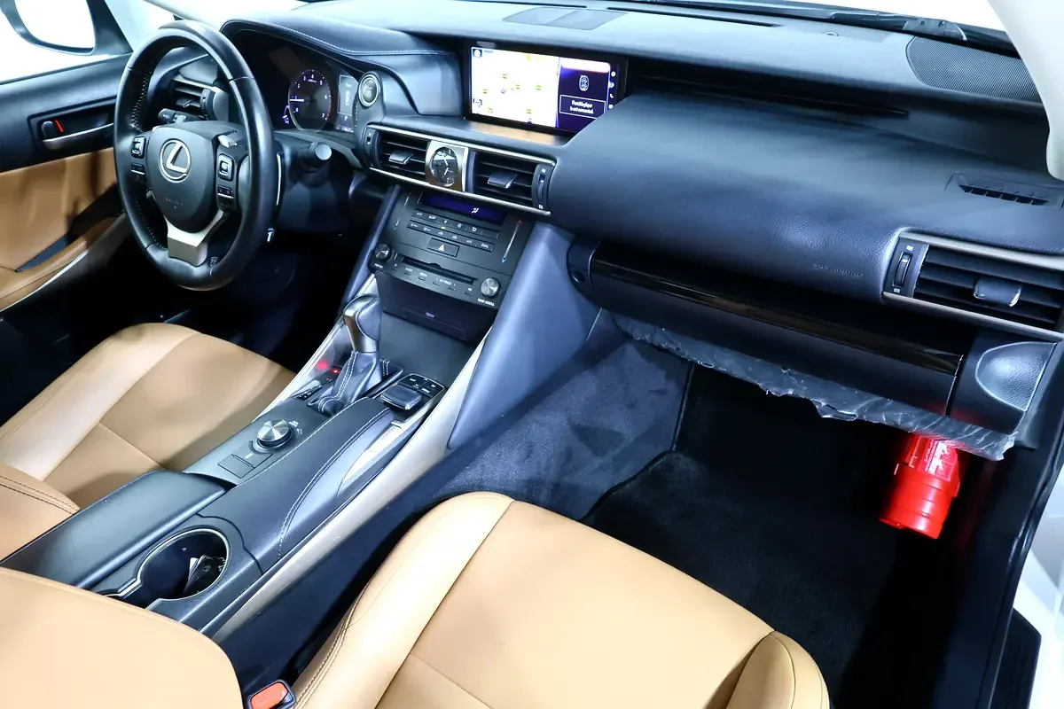 Lexus IS 300 AT (245 hp) - 14