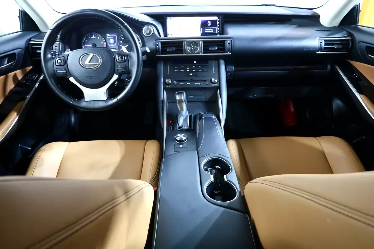 Lexus IS 300 AT (245 hp) - 15