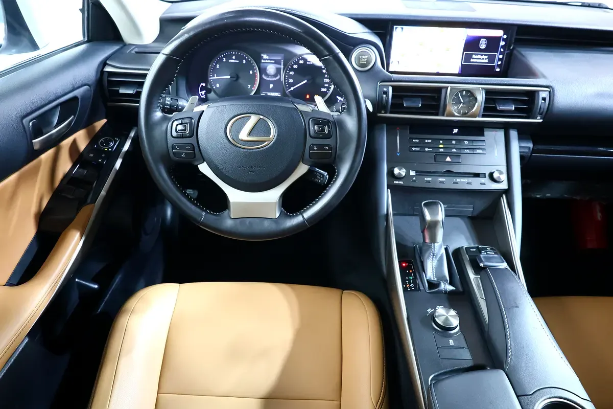 Lexus IS 300 AT (245 hp) - 16