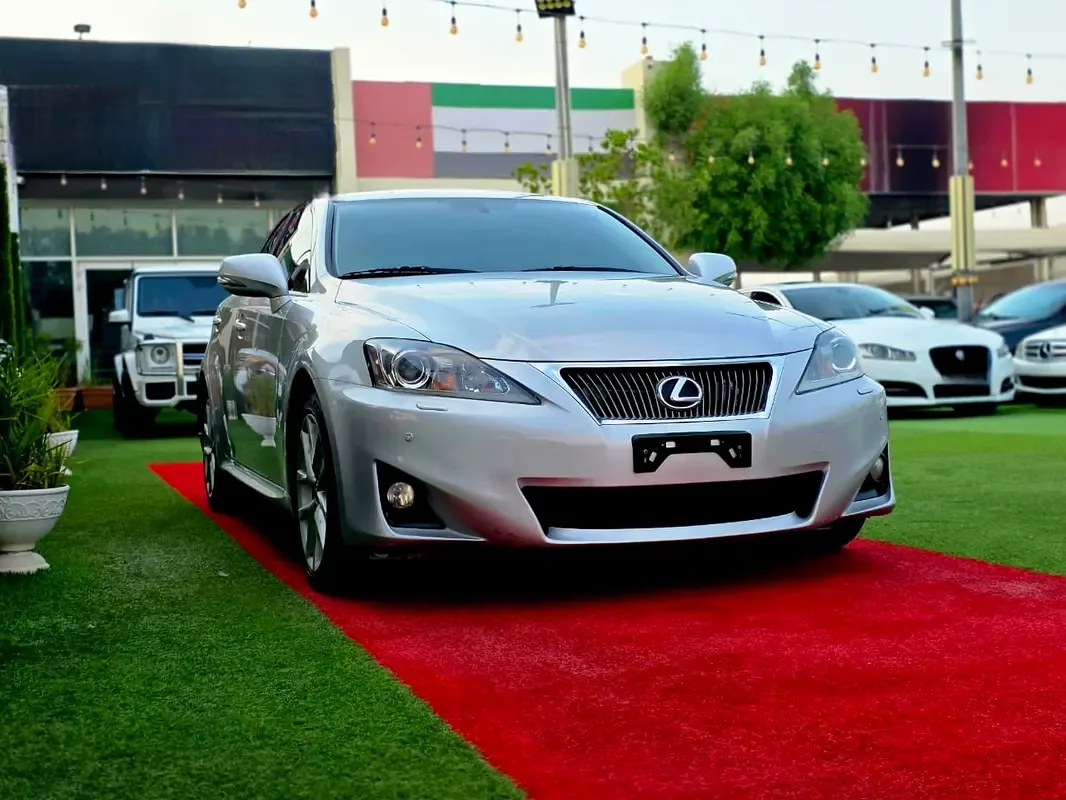 Lexus IS 300h CVT (223 حصان) - 2