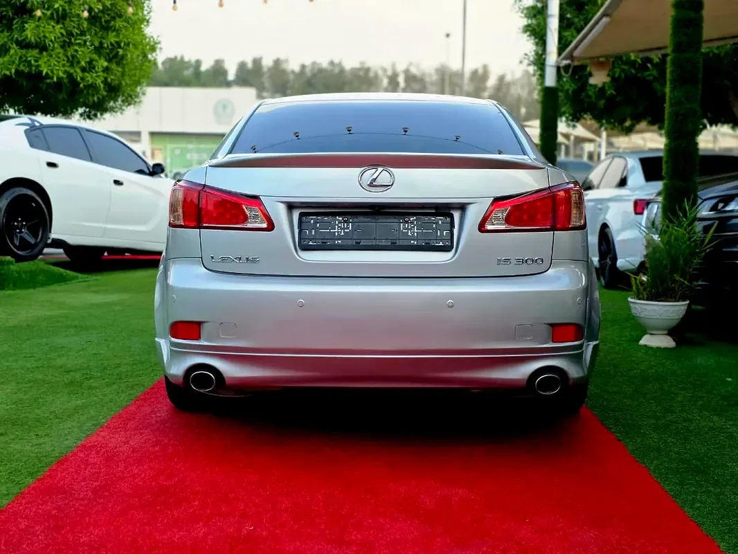 Lexus IS 300h CVT (223 حصان) - 4