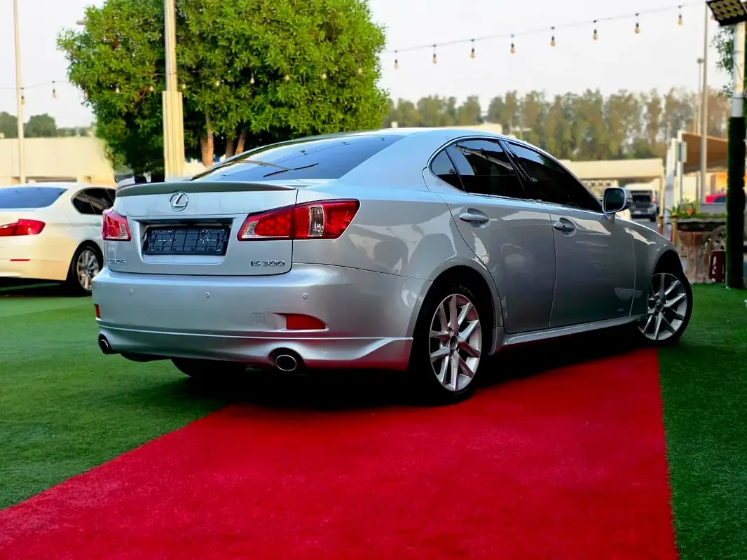 Lexus IS 300h CVT (223 حصان) - 6