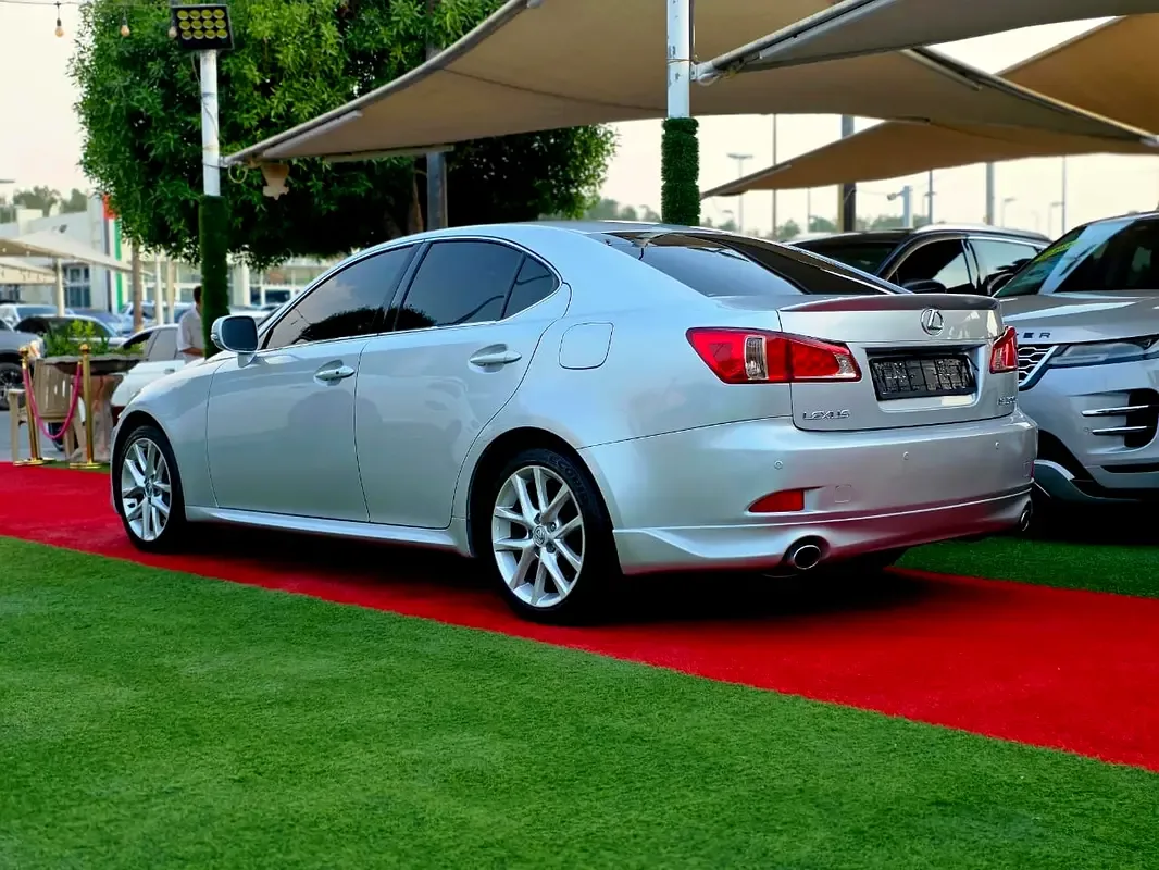 Lexus IS 300h CVT (223 حصان) - 9