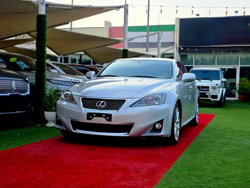 Lexus IS 300h CVT (223 حصان) - 8