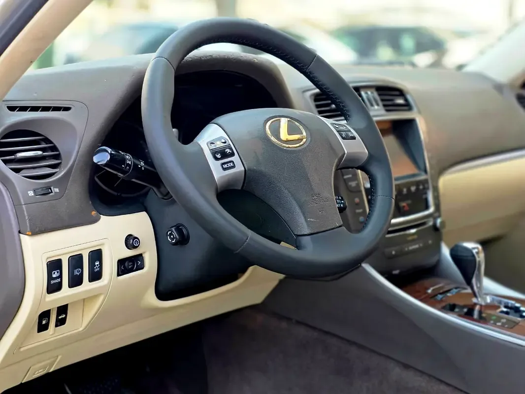 Lexus IS 300h CVT (223 حصان) - 10
