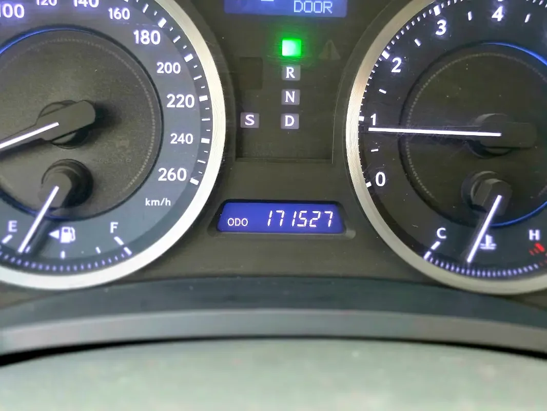 Lexus IS 300h CVT (223 حصان) - 14