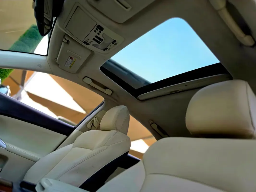 Lexus IS 300h CVT (223 حصان) - 15