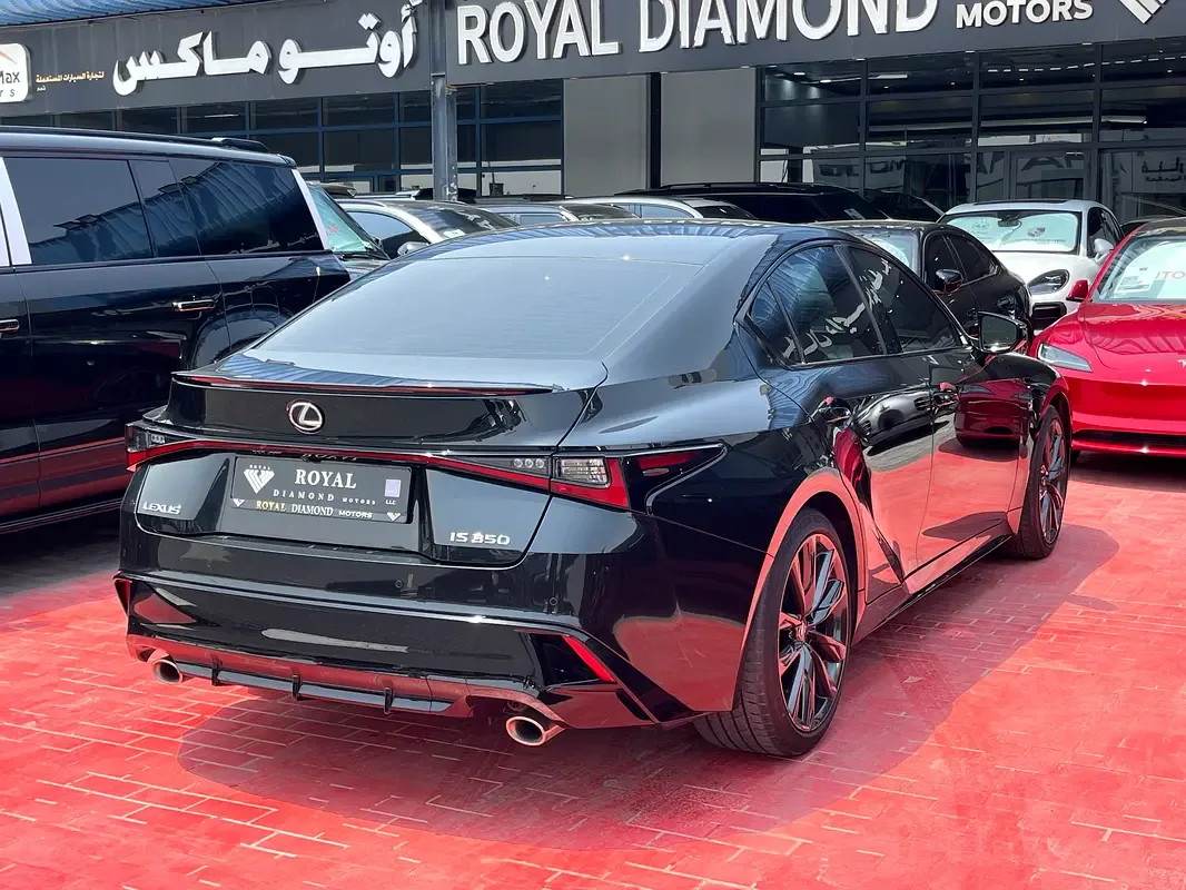 Lexus IS 3.5 AT (313 حصان) - 4