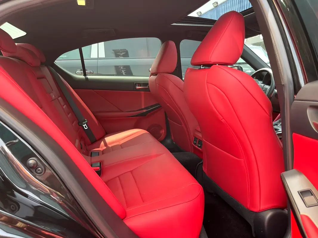 Lexus IS 3.5 AT (313 حصان) - 10