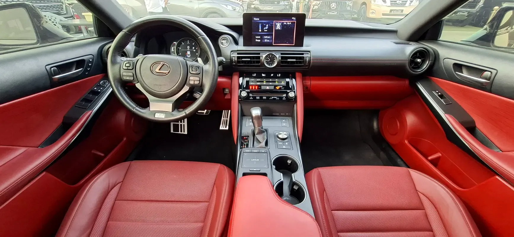 Lexus IS 3.5 AT (313 حصان) - 10