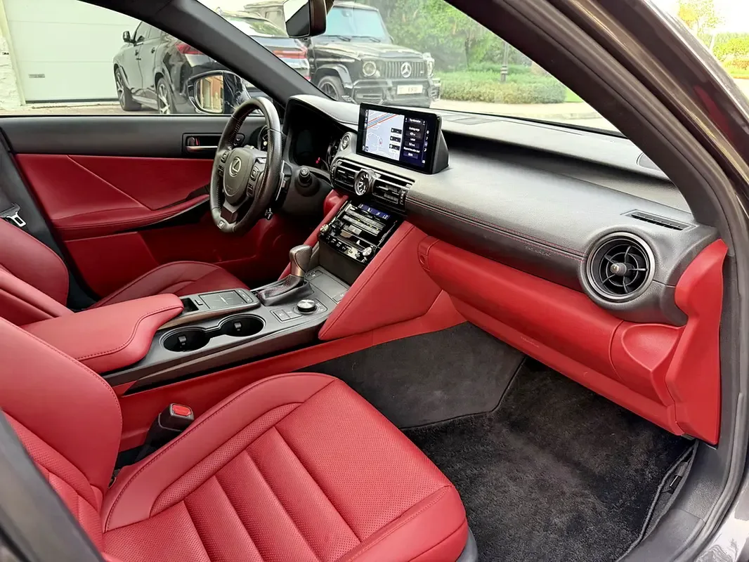 Lexus IS 3.5 AT 4WD (264 hp) - 11