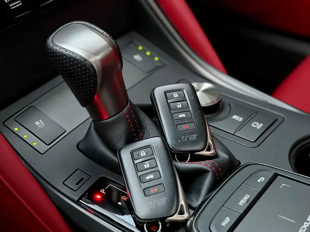Lexus IS 3.5 AT 4WD (264 hp) - 17
