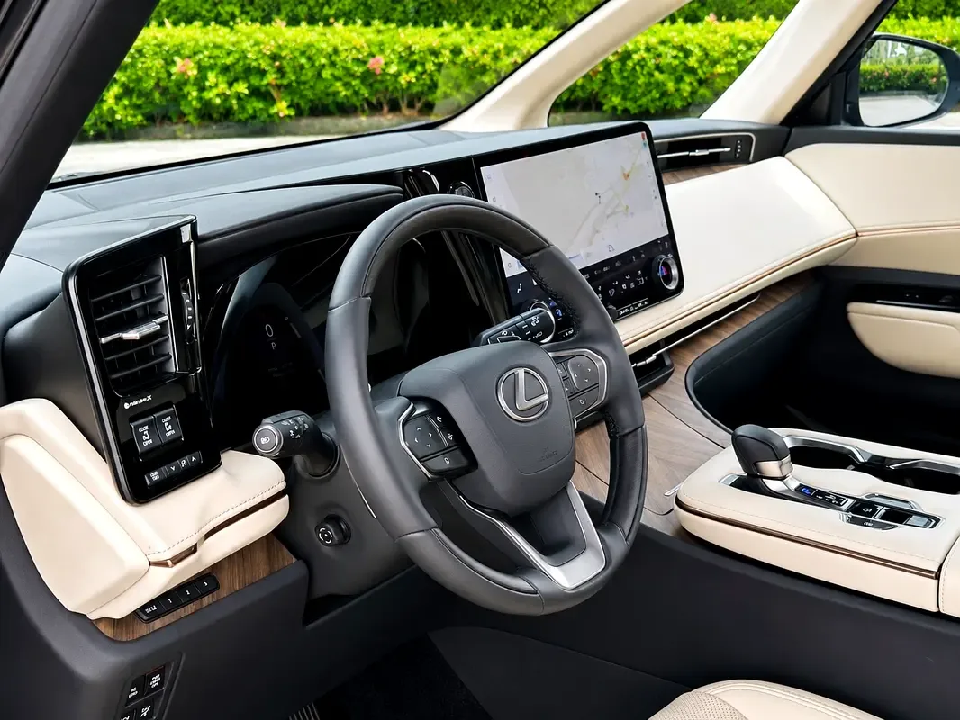 Lexus LM 2.5 CVT 4WD (190 hp) - 5
