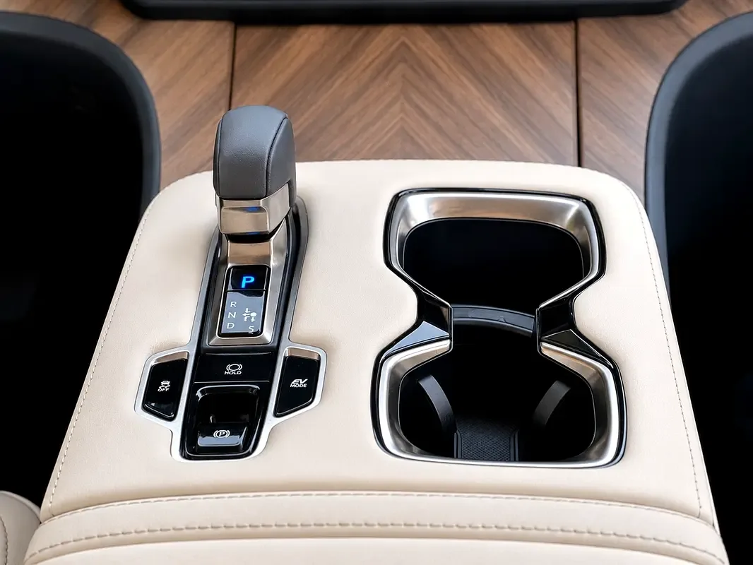 Lexus LM 2.5 CVT 4WD (190 hp) - 19