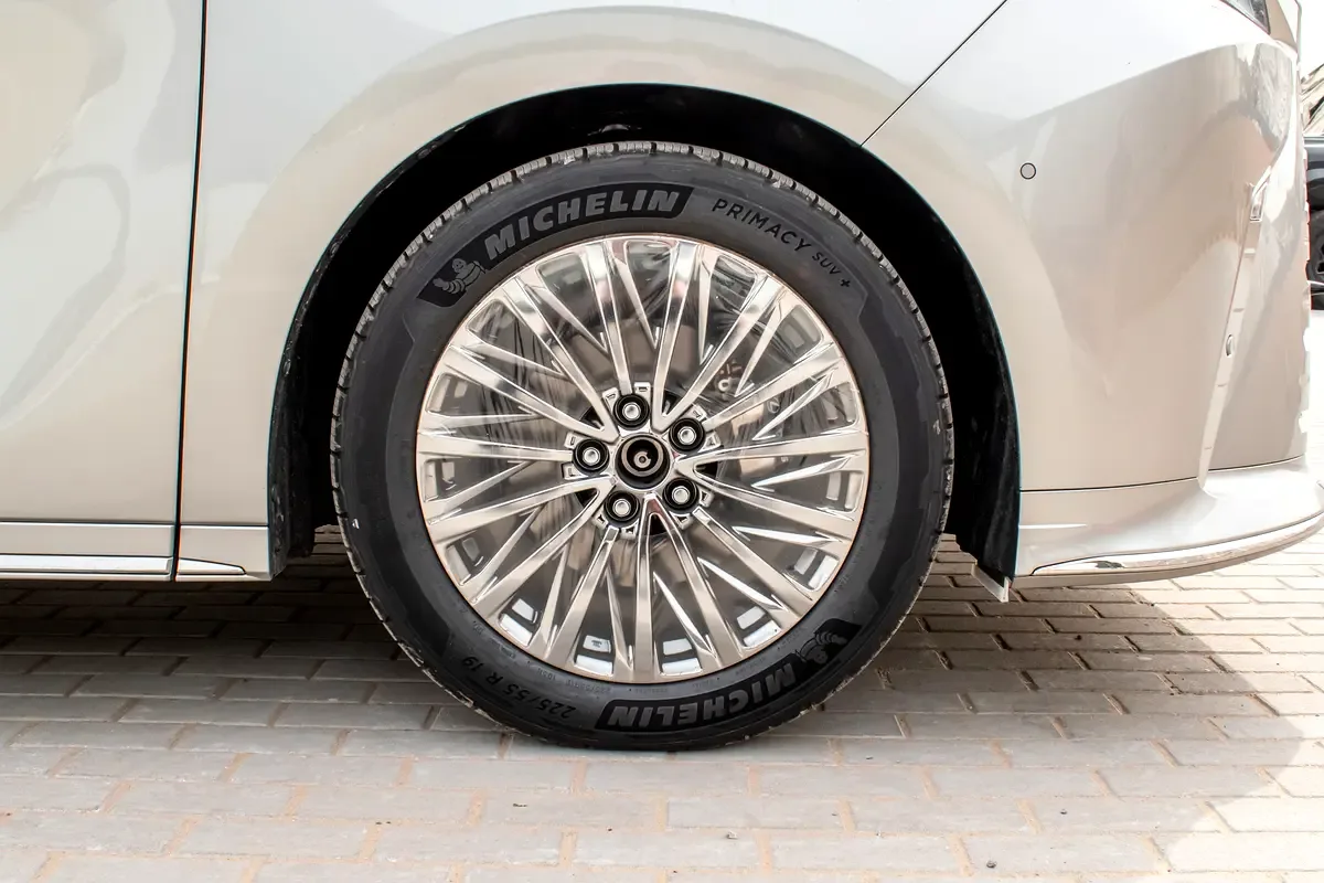 Lexus LM 2.5 CVT 4WD (190 حصان) - 6