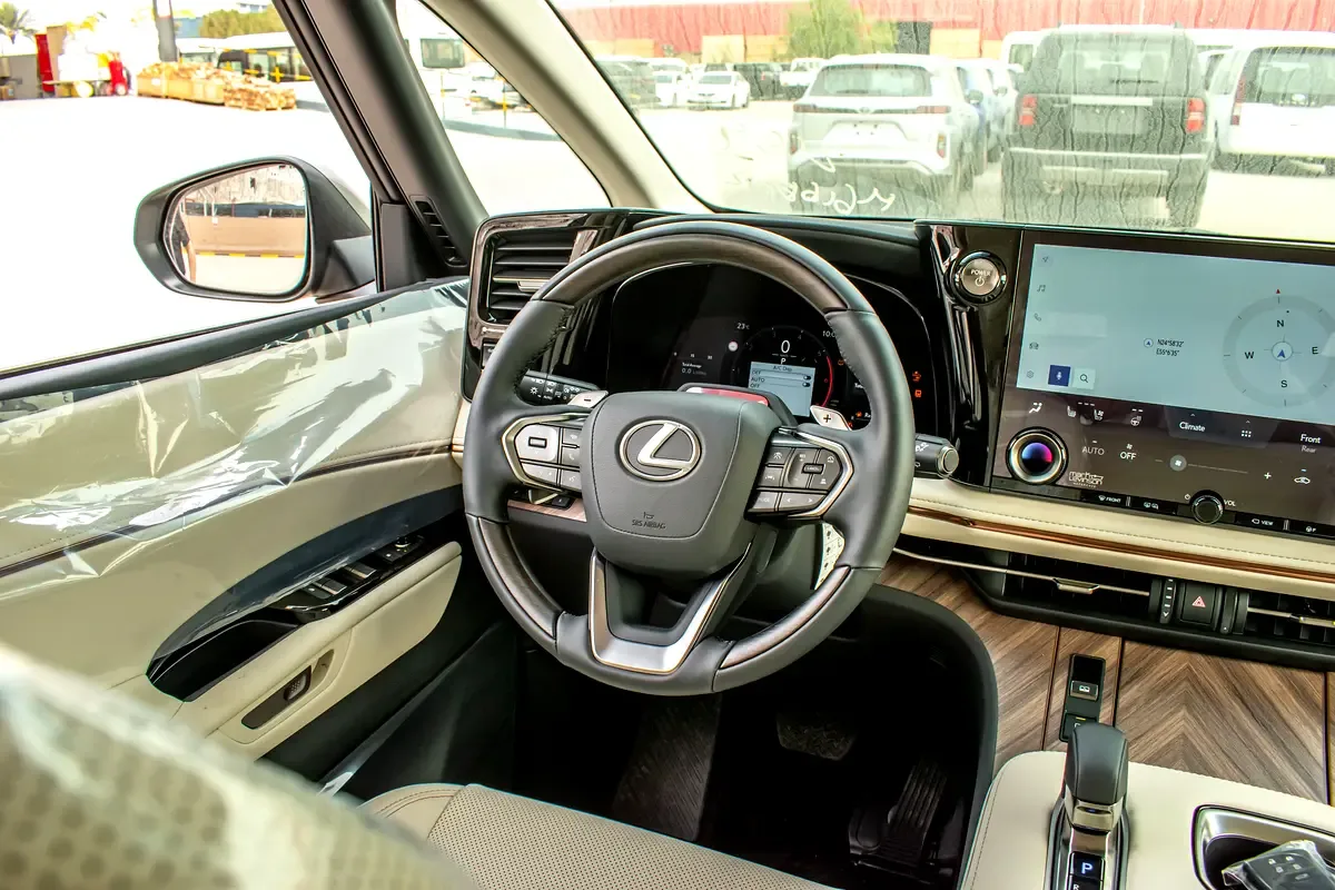 Lexus LM 2.5 CVT 4WD (190 حصان) - 11