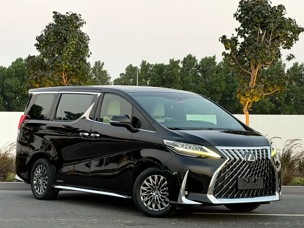 Lexus LM 2.5 CVT AWD (197 حصان)