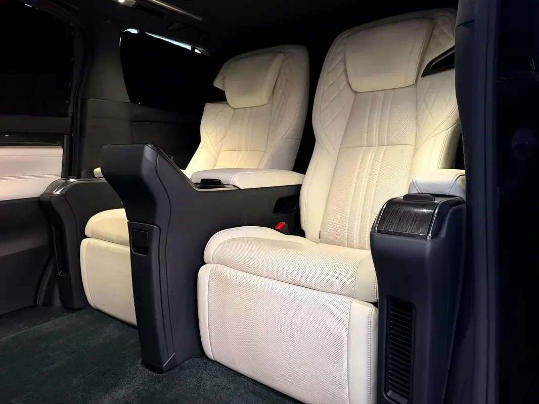 Lexus LM 2.5 CVT AWD (197 حصان) - 6