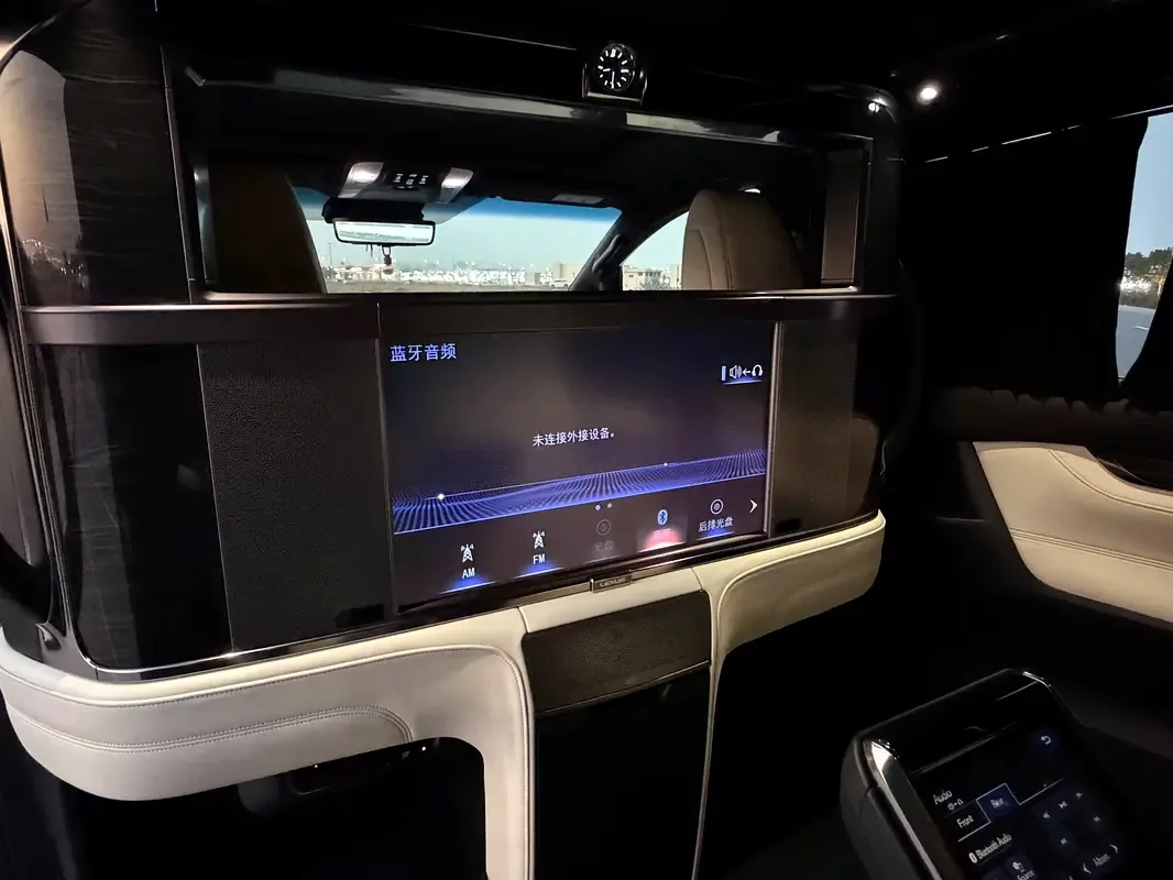 Lexus LM 2.5 CVT AWD (197 حصان) - 11