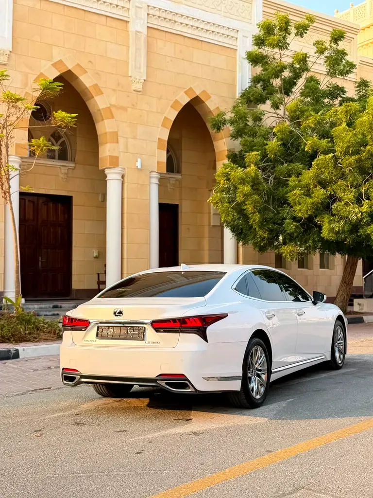 Lexus LS 350 AT (315 حصان) - 3
