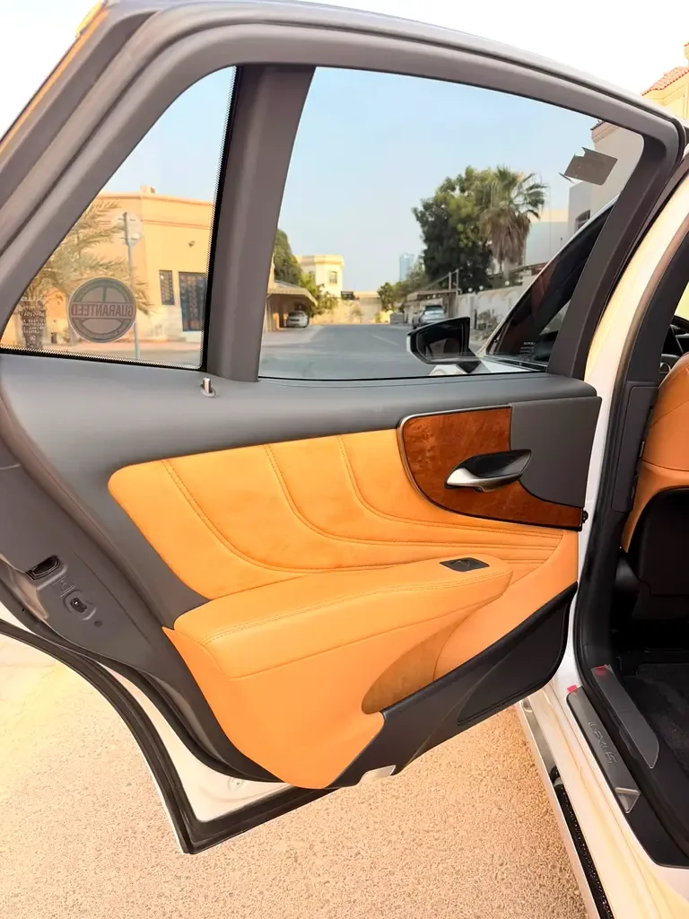 Lexus LS 350 AT (315 حصان) - 8