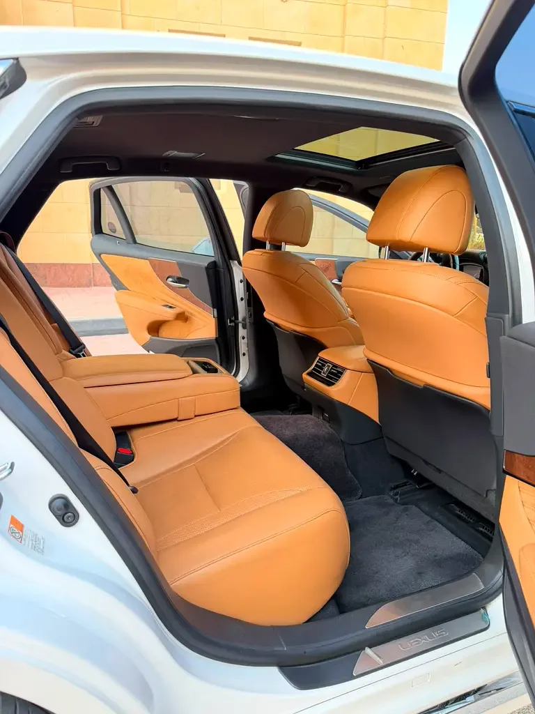 Lexus LS 350 AT (315 حصان) - 9