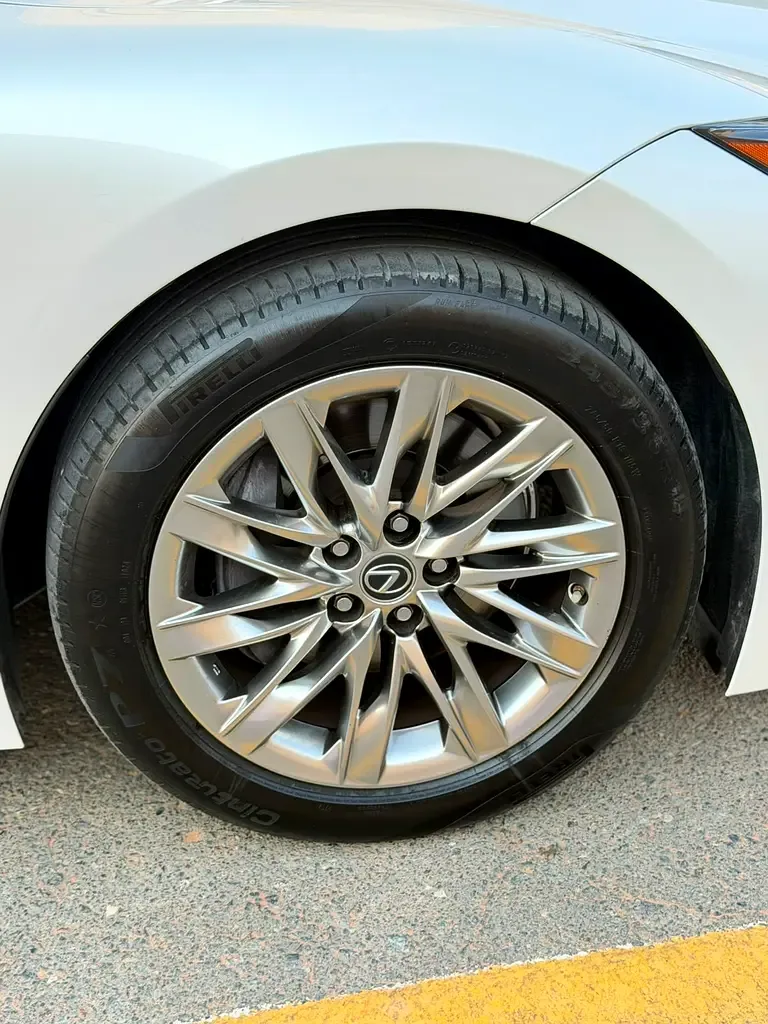 Lexus LS 350 AT (315 حصان) - 7
