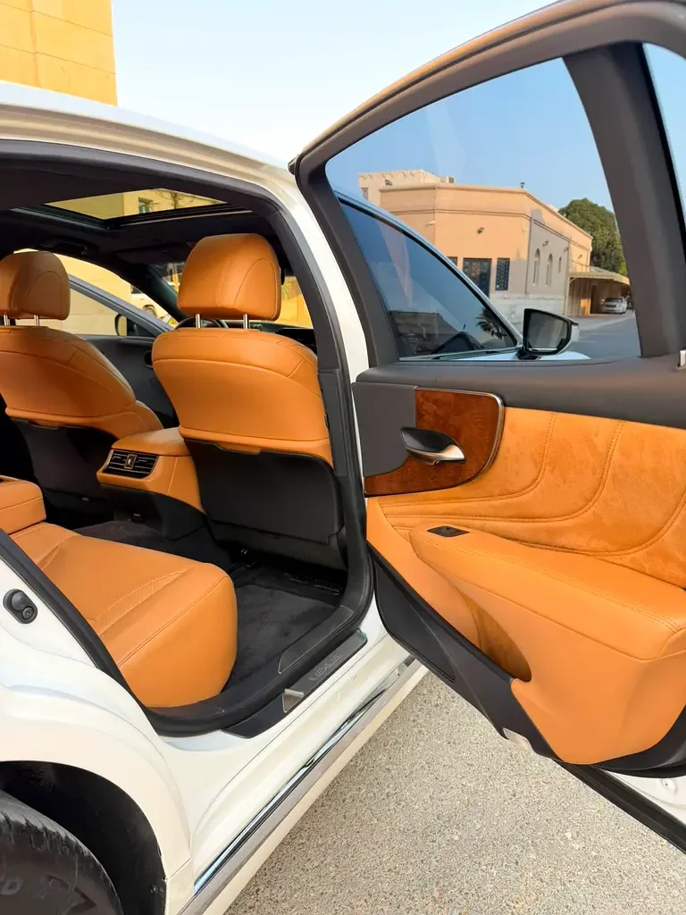 Lexus LS 350 AT (315 حصان) - 11