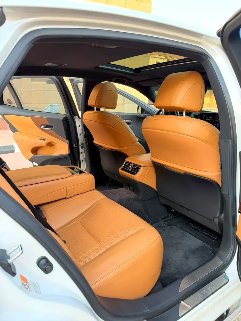 Lexus LS 350 AT (315 حصان) - 15