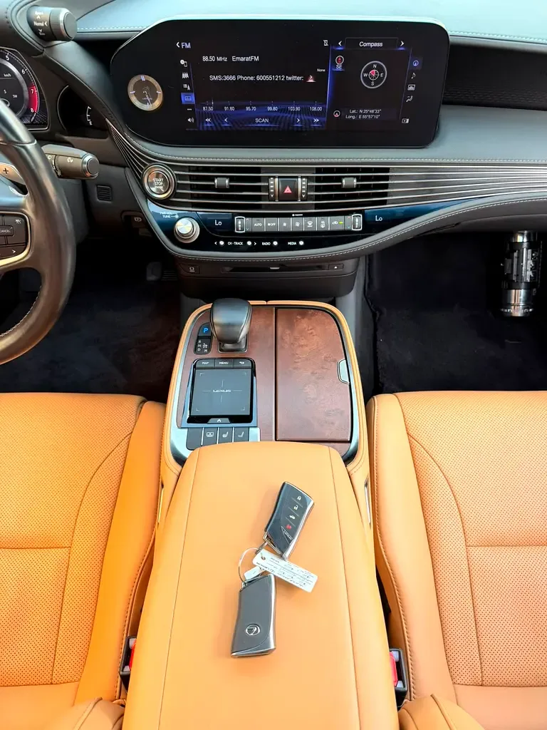 Lexus LS 350 AT (315 حصان) - 16