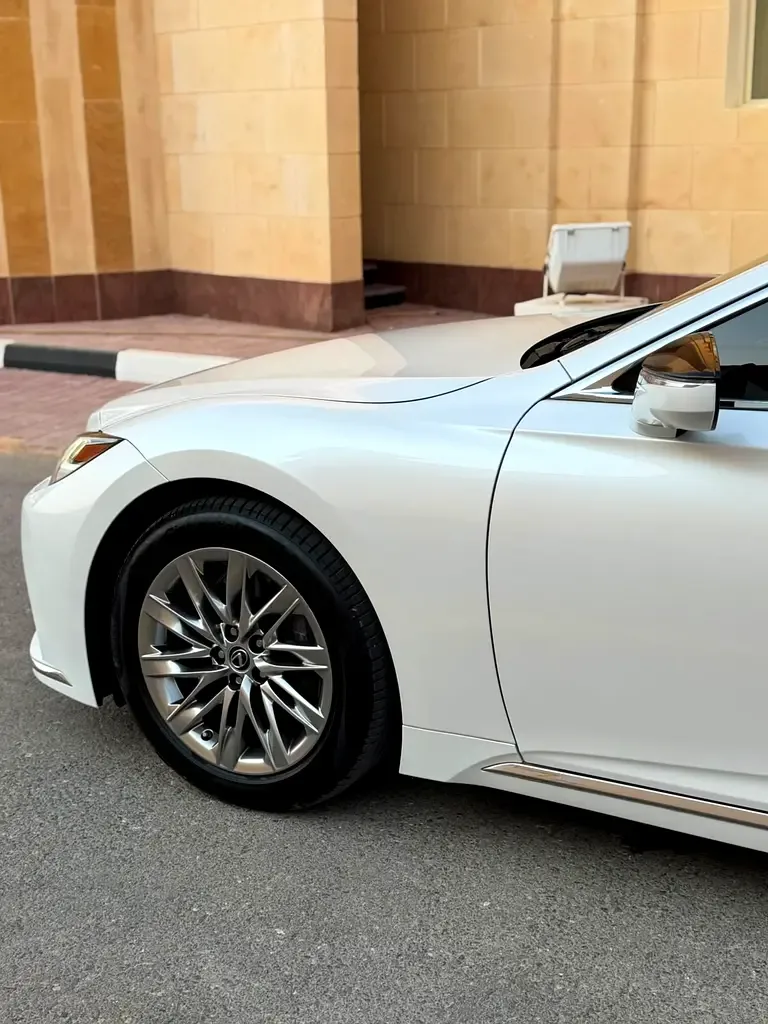 Lexus LS 350 AT (315 حصان) - 13