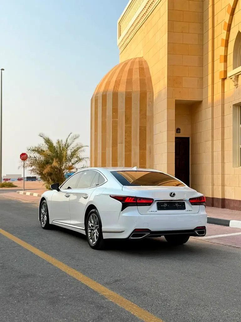 Lexus LS 350 AT (315 حصان) - 17