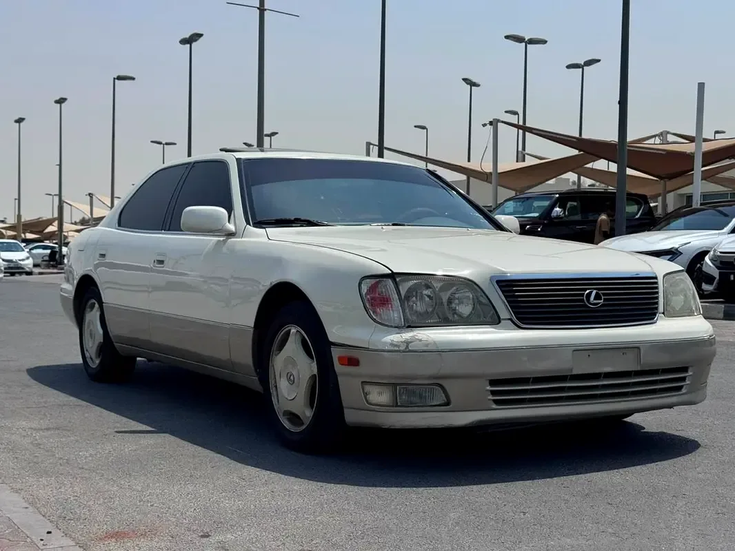 Lexus LS 400 AT (264 hp)